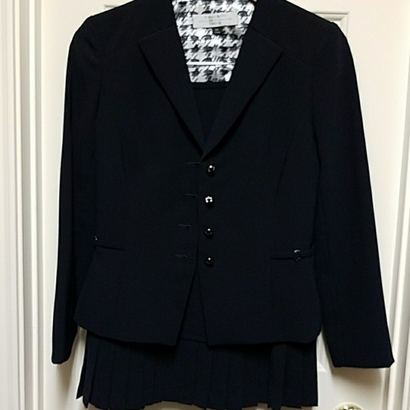 Petite Suit - Picture 8 of 8